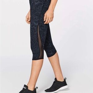 Lululemon Train Time 17” Crops Size 4 Nouveau Mach Blue Black Floral